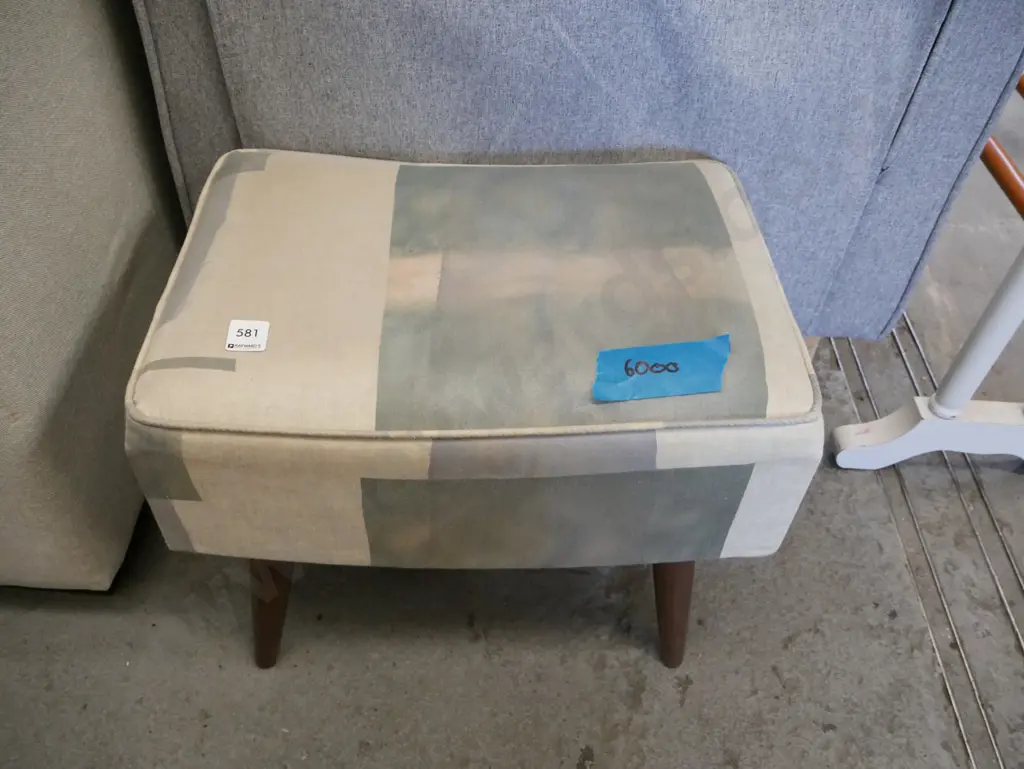 upholstered footstool Image 1++