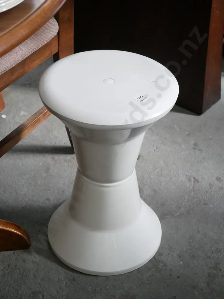 plastic Carona shower stool Image 1++