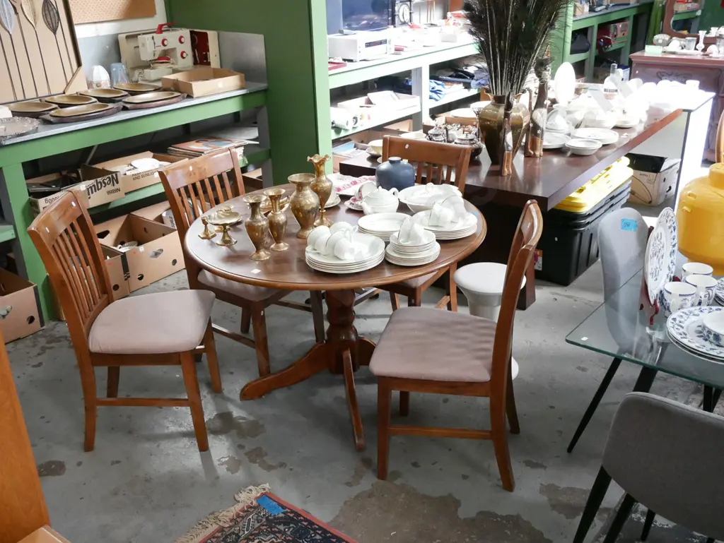 mdf faux wood veneer pedestal table with 4 matching upholstered chairs H-740 Diam-1110 Image 1++