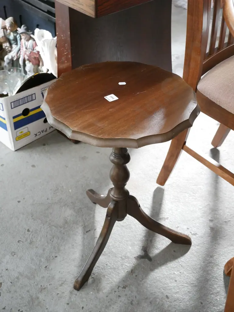wine table Image 1++