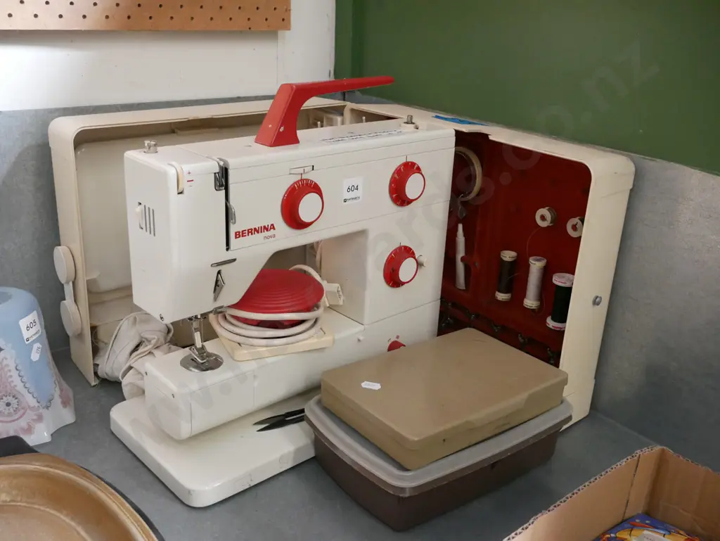 Bernina Nova sewing machine and accessories Image 1++