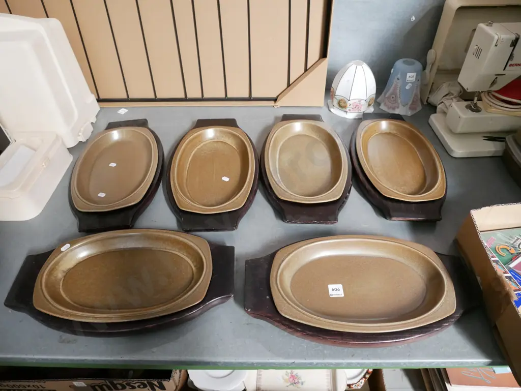 6 x Temuka Pottery steak plates with wooden bases Image 1++