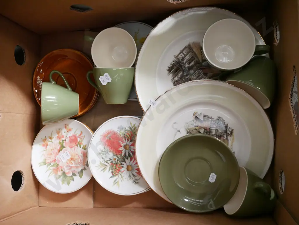 box; Ridgeway plates, Crown Lynn colour glaze cups & saucers Image 1++