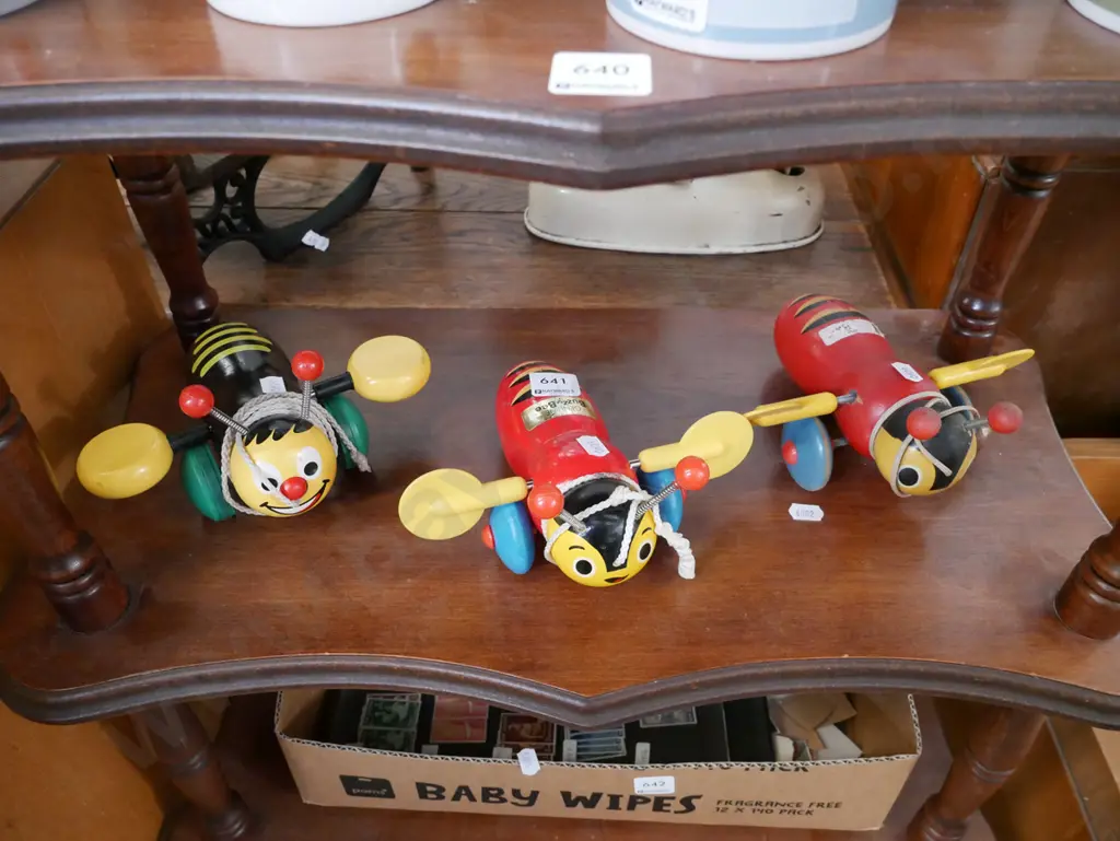 3 x wooden Buzzy bees Image 1++