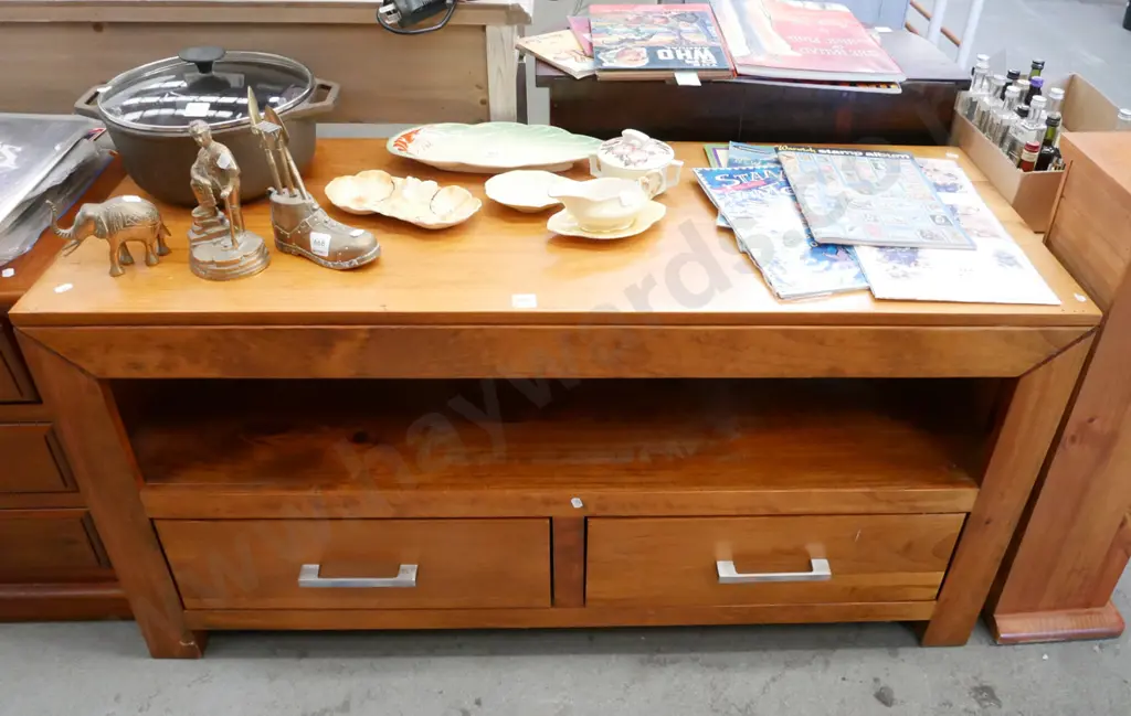 heavy pine entertainment unit H-600 W-1180 D-440 Image 1++