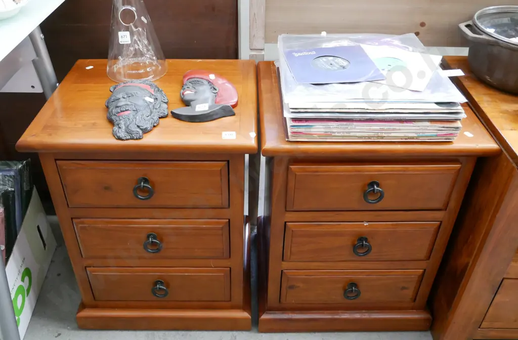 pair of 3 drawer bedside chests Image 1++