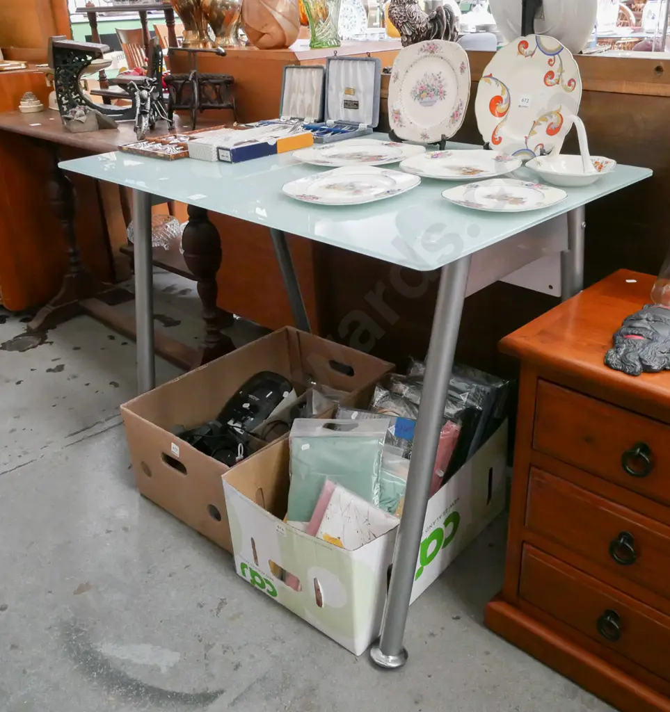 contemporary metal & glass topped desk/table H-750 W-1000 D-600 Image 1++