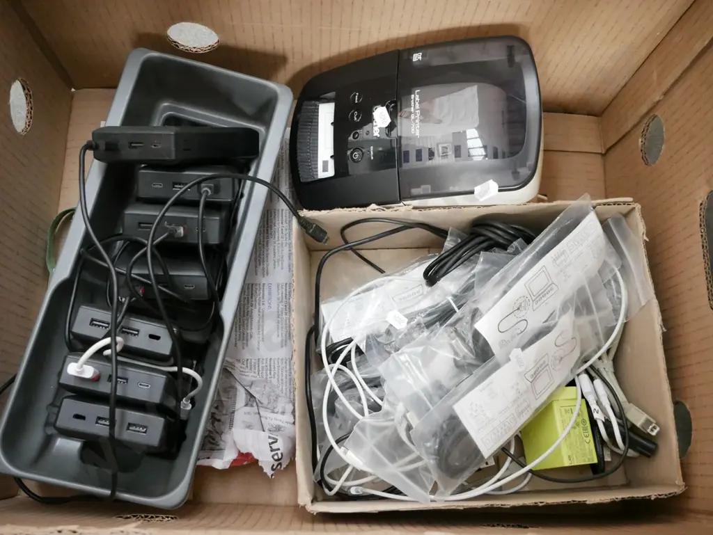 box; Brother label printer, charging cords, batteries Image 1++