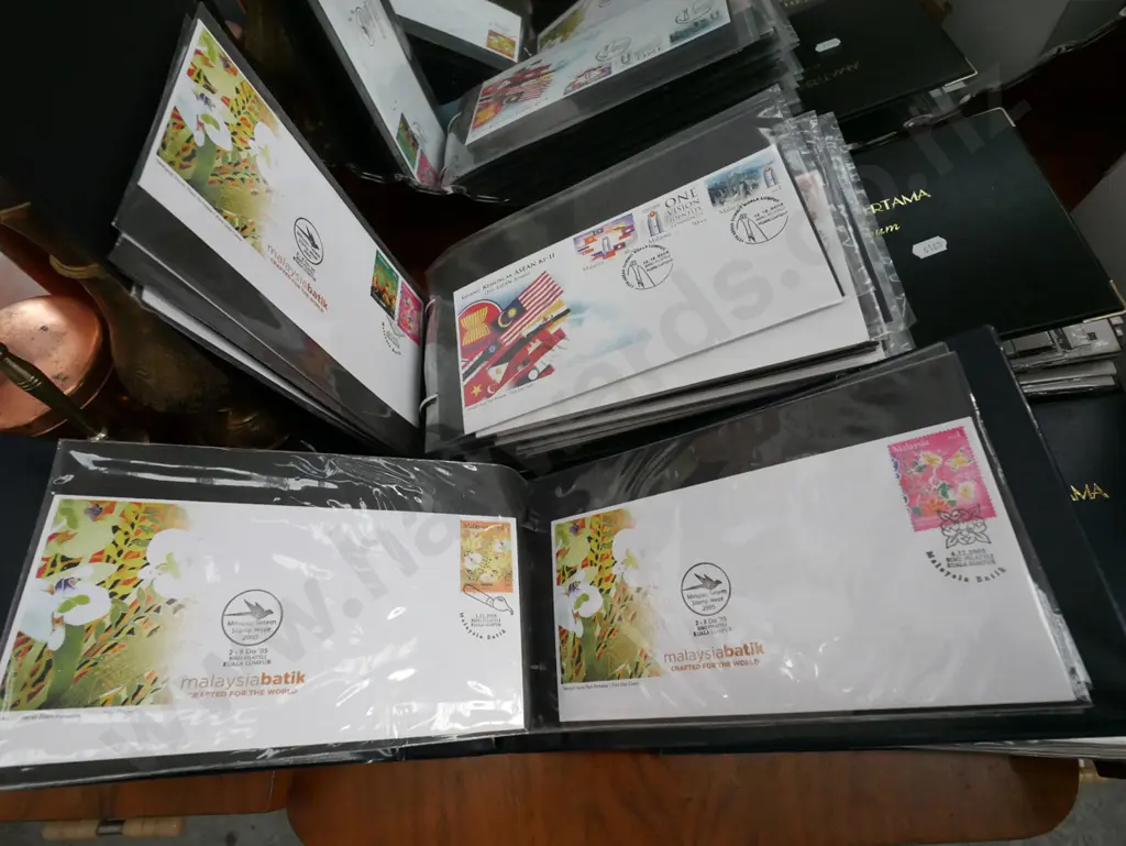 4 x albums with first day covers Image 1++