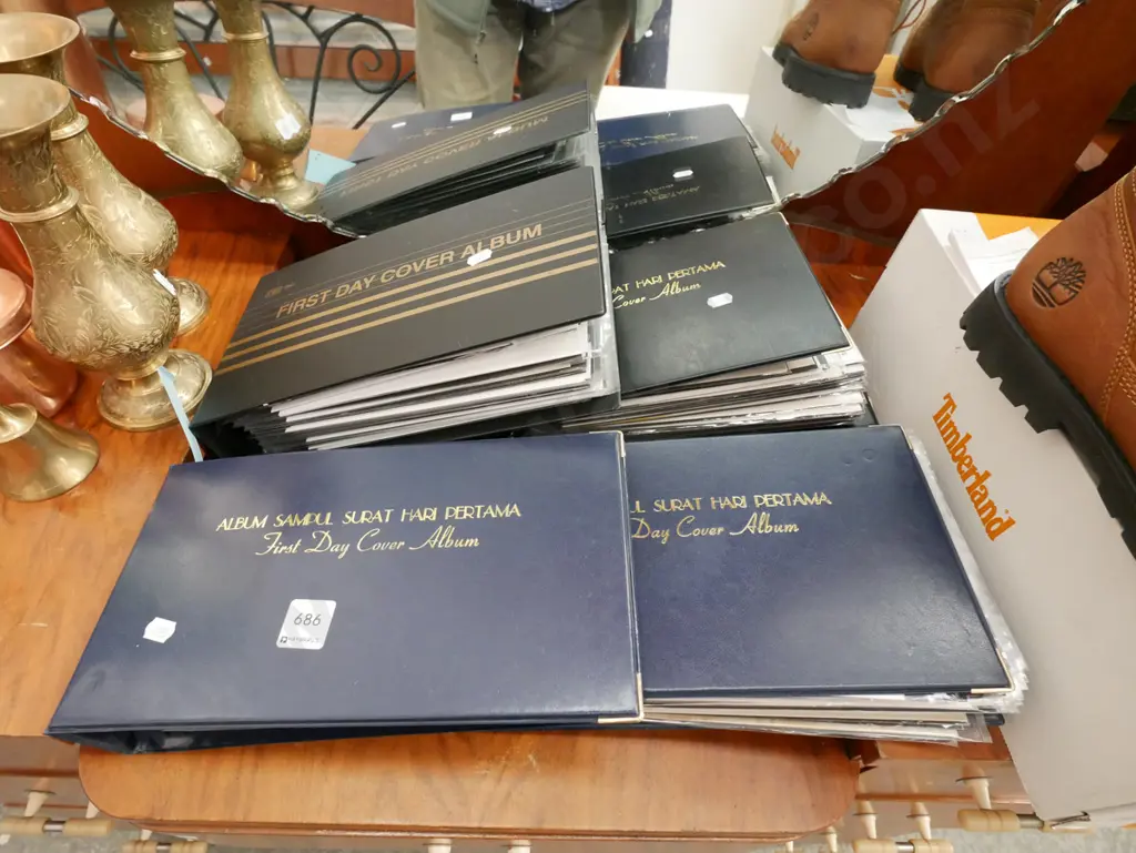 4 x albums with first day covers Image 1++