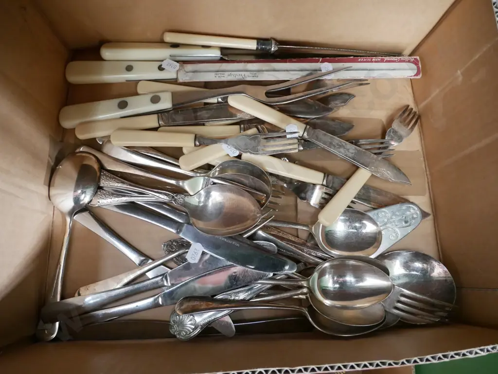 box of cutlery & utensils Image 1++