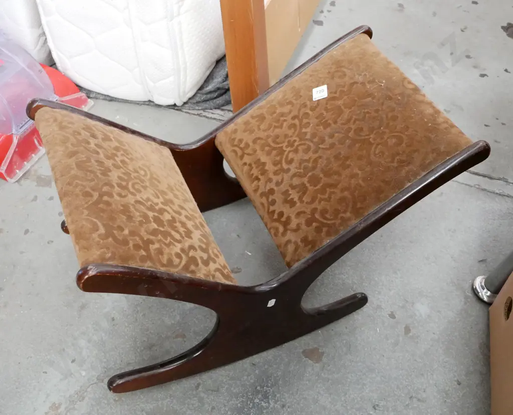 rocking foot stool Image 1++