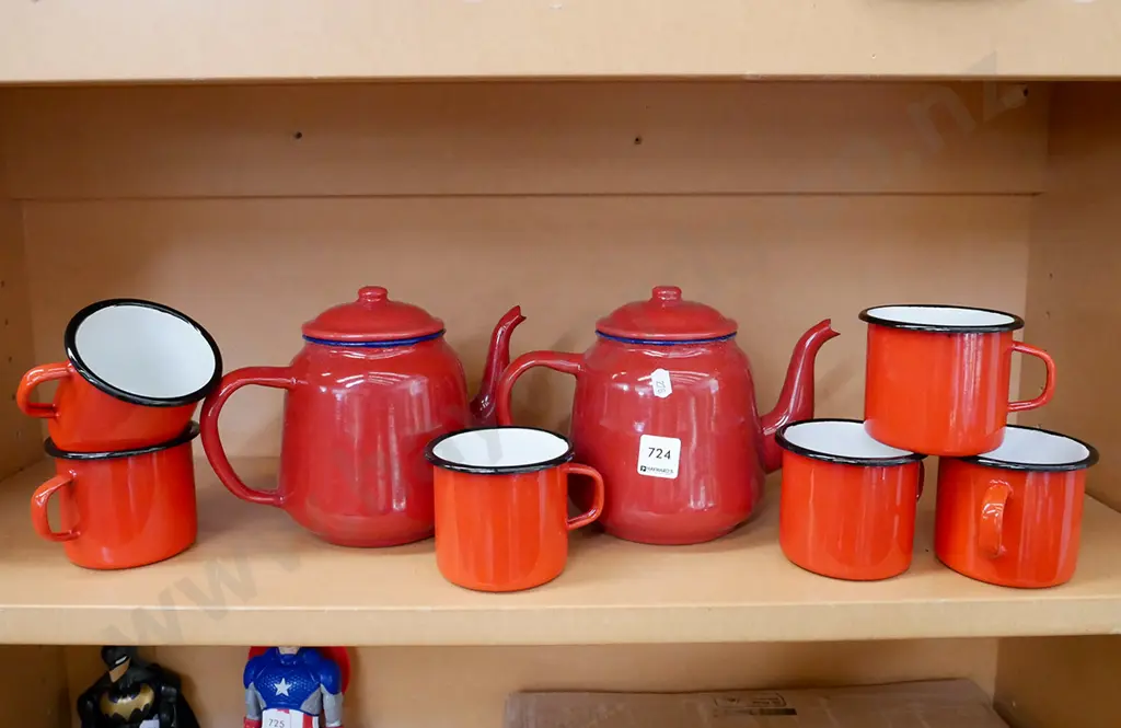 enamel tea pots, 6x cups Image 1++