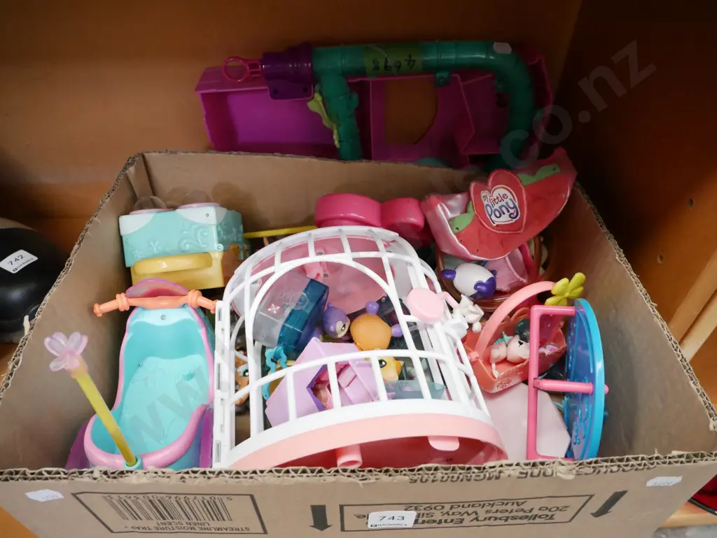 box of children's toys Image 1++