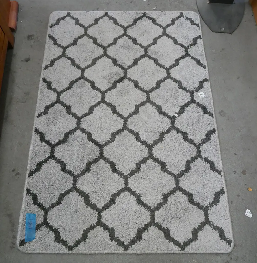 grey edged patterned floor mat L-1210 W-830 Image 1++