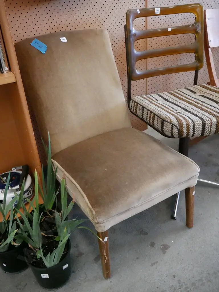 brown velvet nursing chair Image 1++