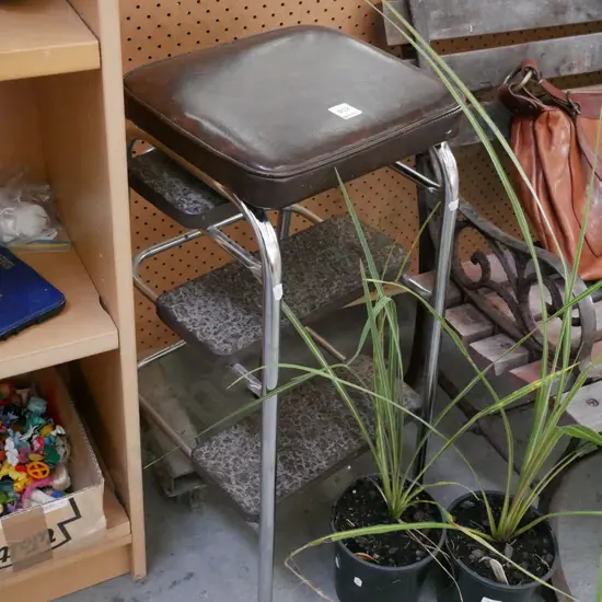 vinyl top stool
