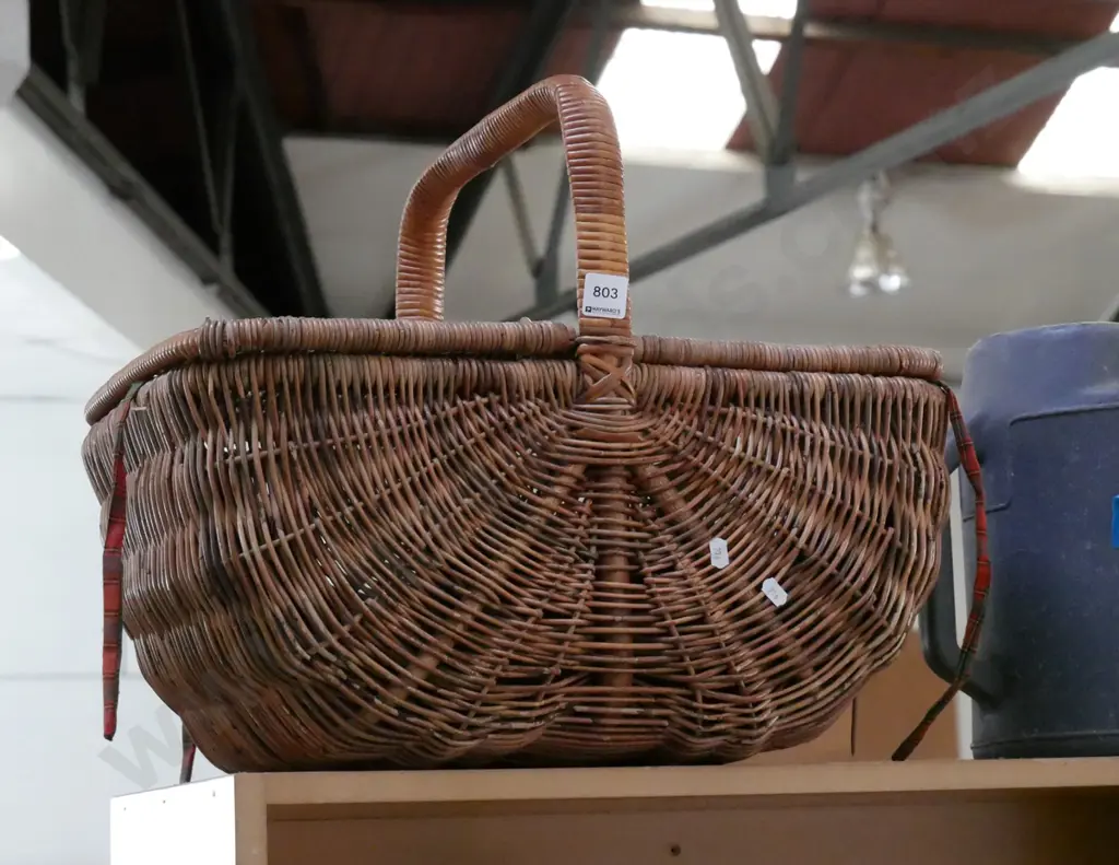cane picnic hamper Image 1++
