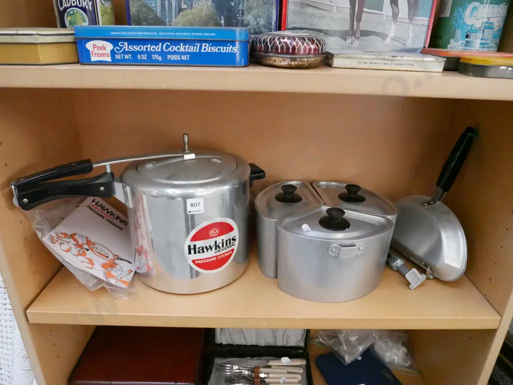 shelf; aluminium cookware Image 1++