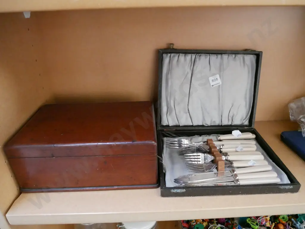 shelf; mahogany box, fish set Image 1++