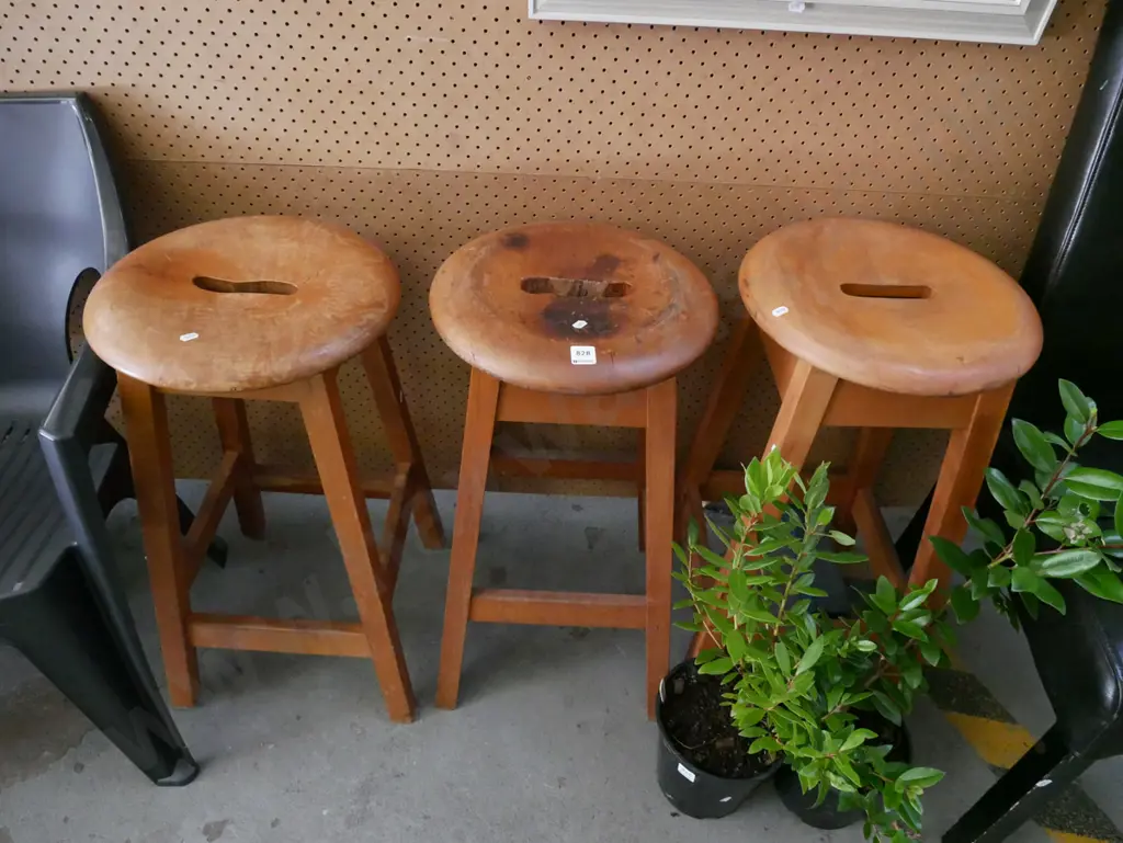 3x wooden rimu stools H-660 Image 1++