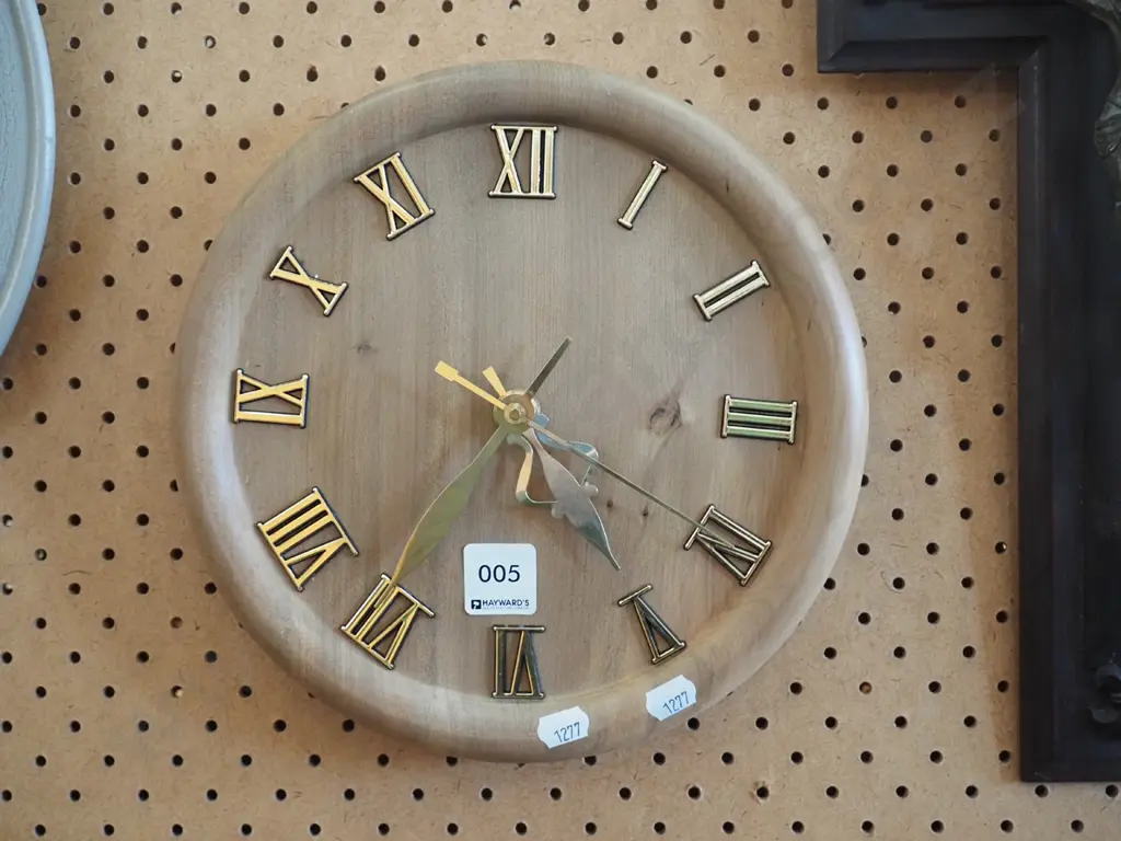 wooden kauri wall clock Image 1++