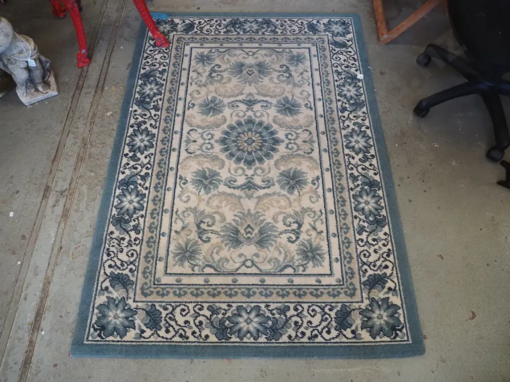 blue patterned floor mat L-1575 W-1080 Image 1++