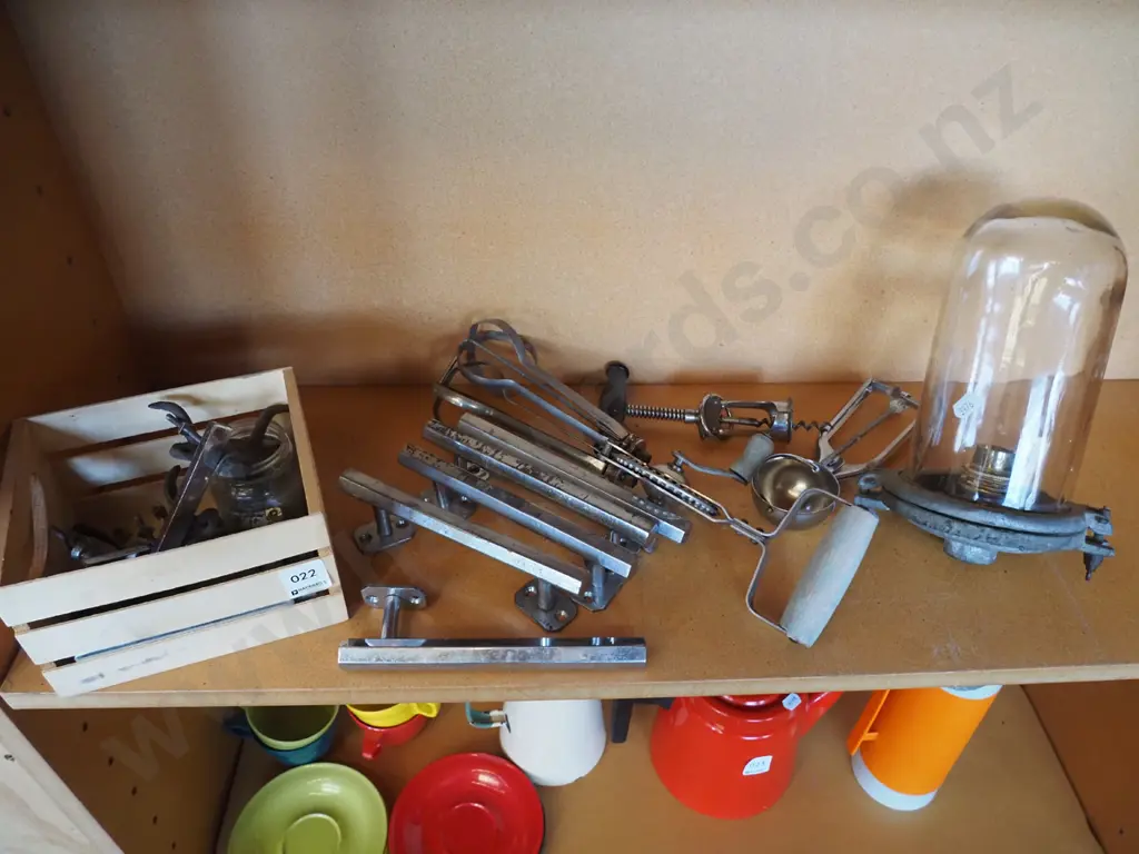 shelf; outdoor light fitting, kitchenalia, deco door handles etc Image 1++