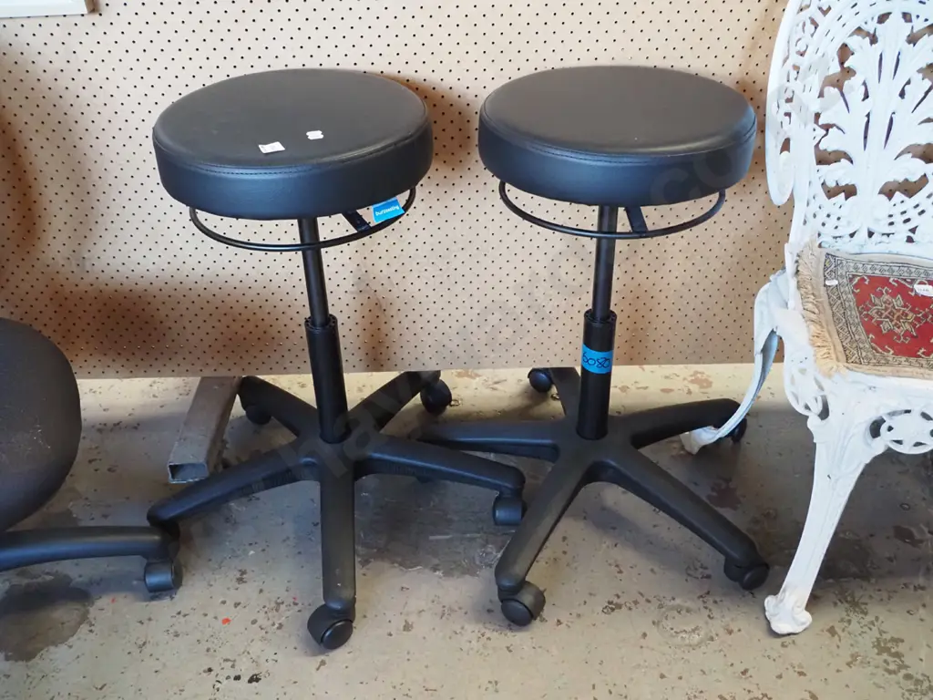 2x black vinyl office stools Image 1++