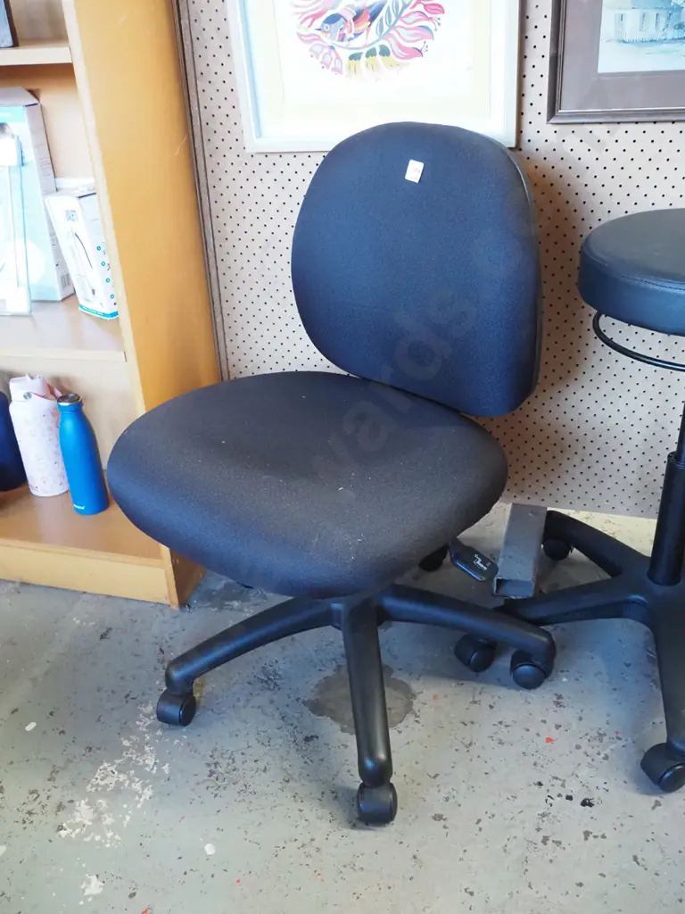 black office chair Image 1++