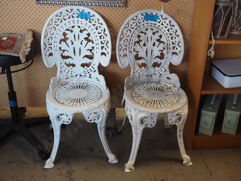 2x white alloy outdoor chairs Image 1++