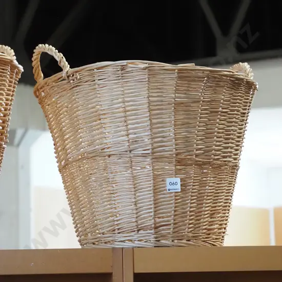 cane wood/laundry basket