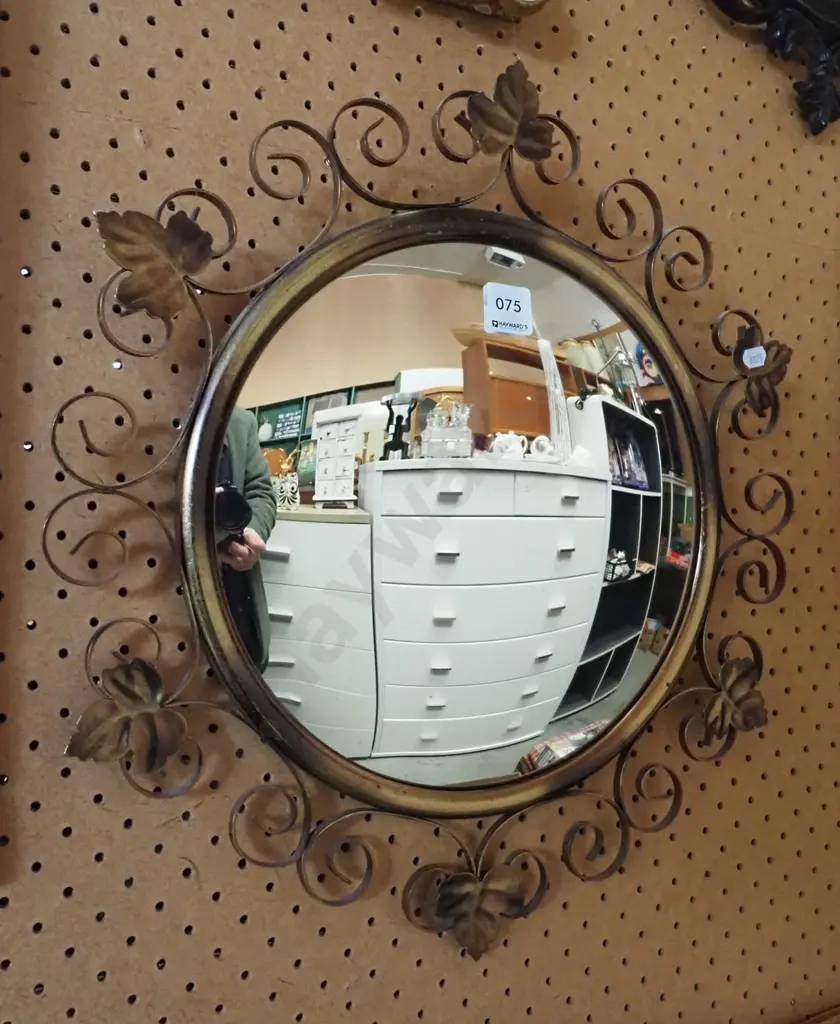 circular convex wall mirror  Image 1++