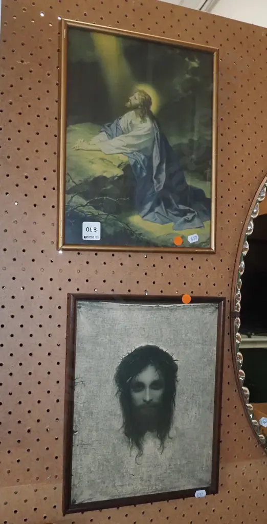 2x framed religious prints Image 1++