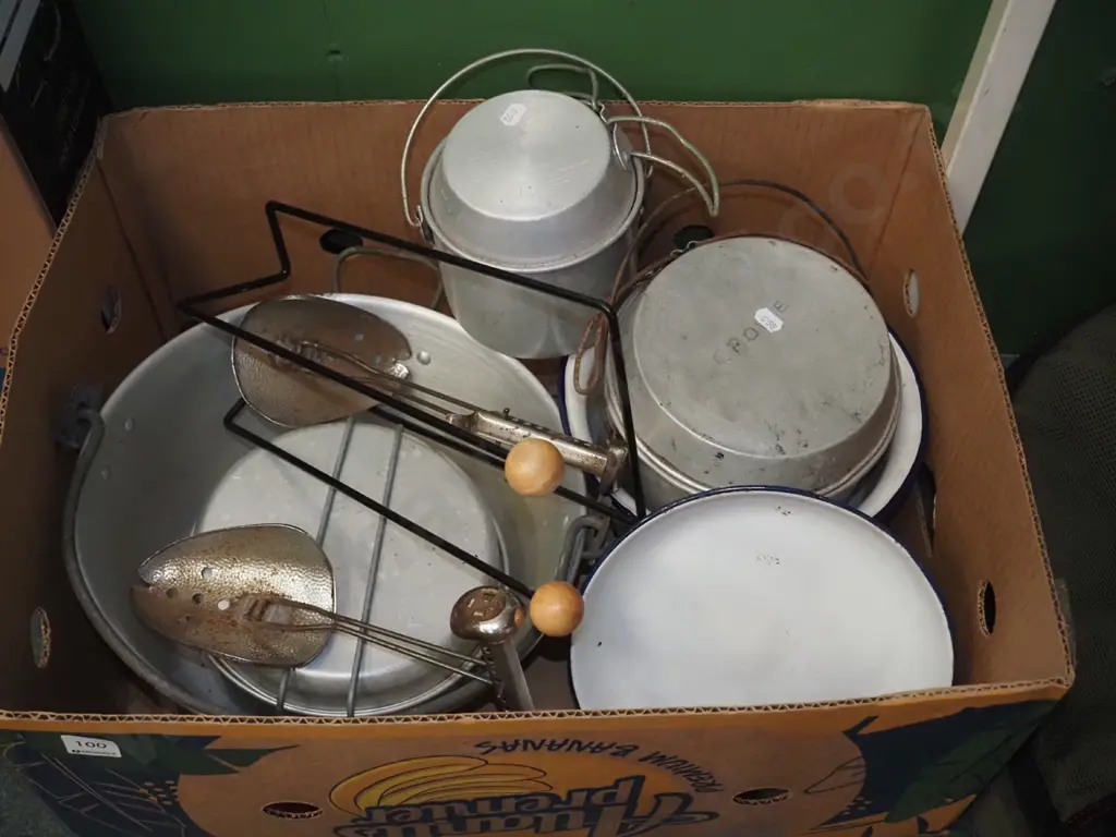 box; jam pan, enamel bowls, shoe forms etc Image 1++