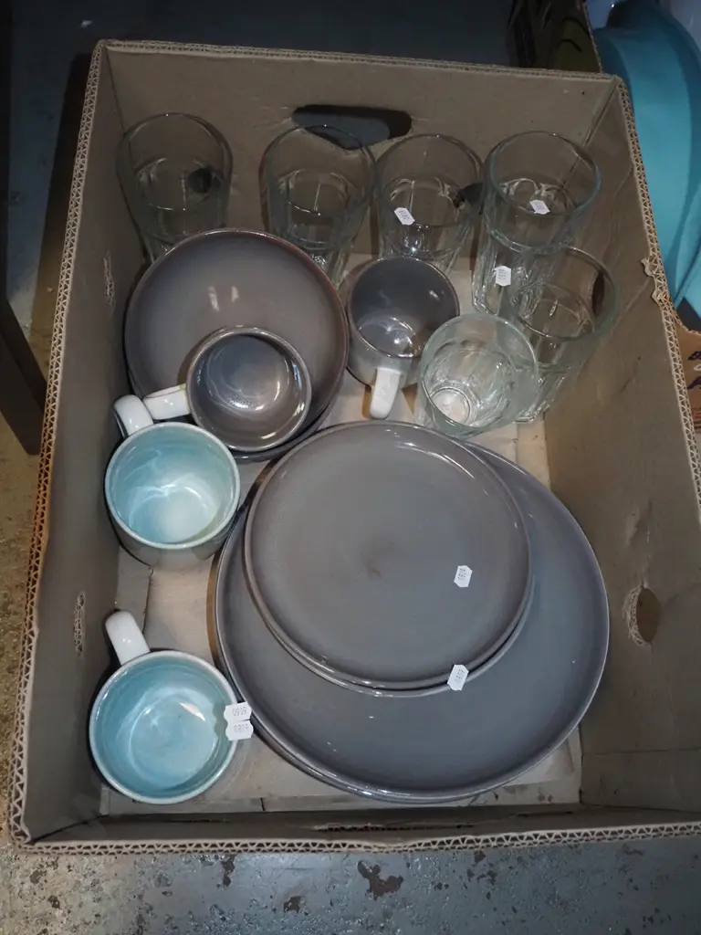 box; large glass tumblers, plates, cups Image 1++