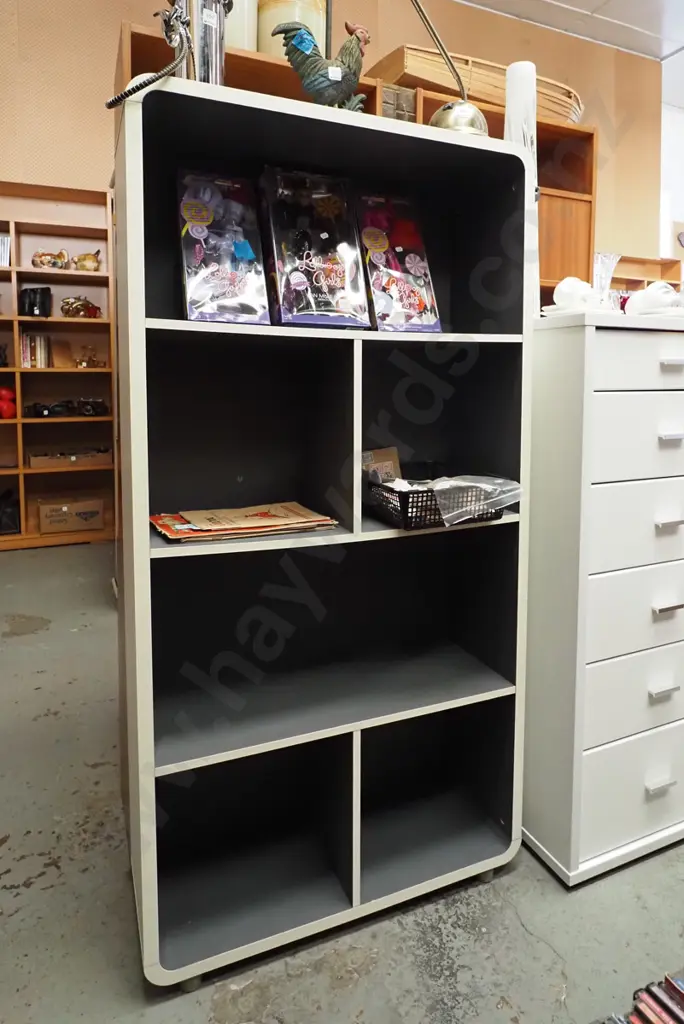 mdf and melteca bookcase H-1570 W-790 D-295 Image 1++