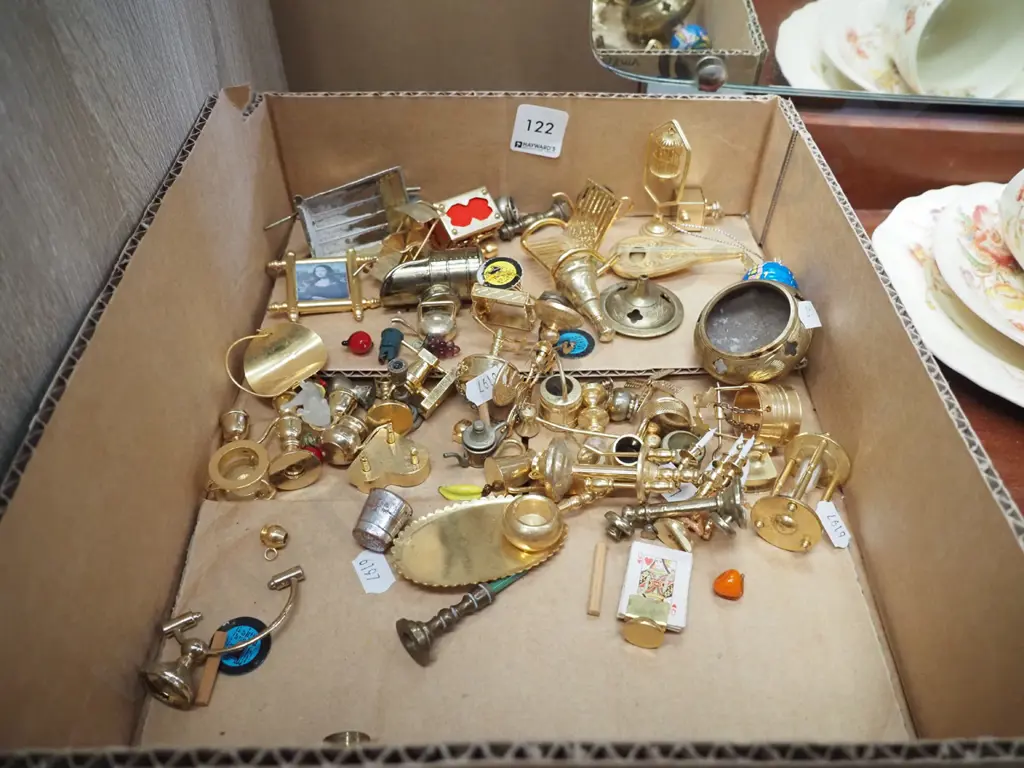 box of brass miniatures; wheelbarrows, roosters, lutes etc Image 1++