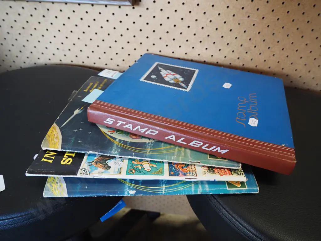 4x stamp albums Image 1++