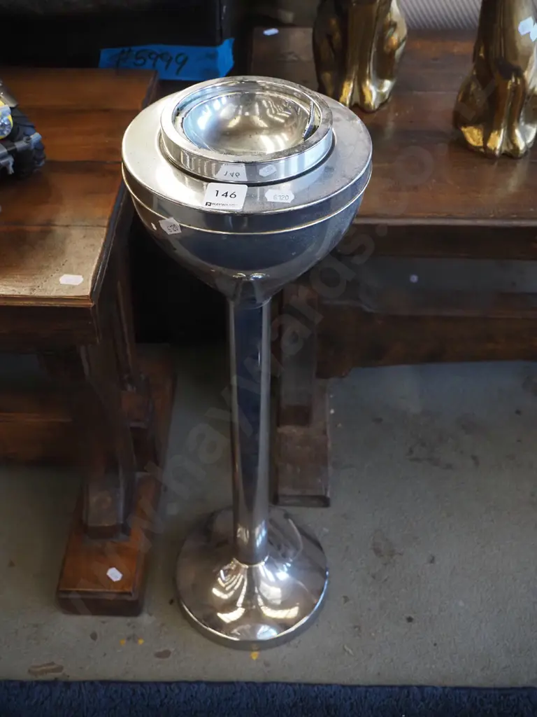 chrome smokers stand Image 1++