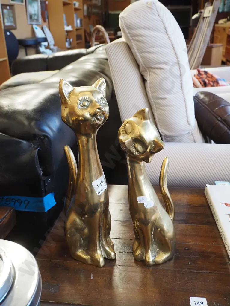 2x brass cat figurines Tallest H-340 Image 1++