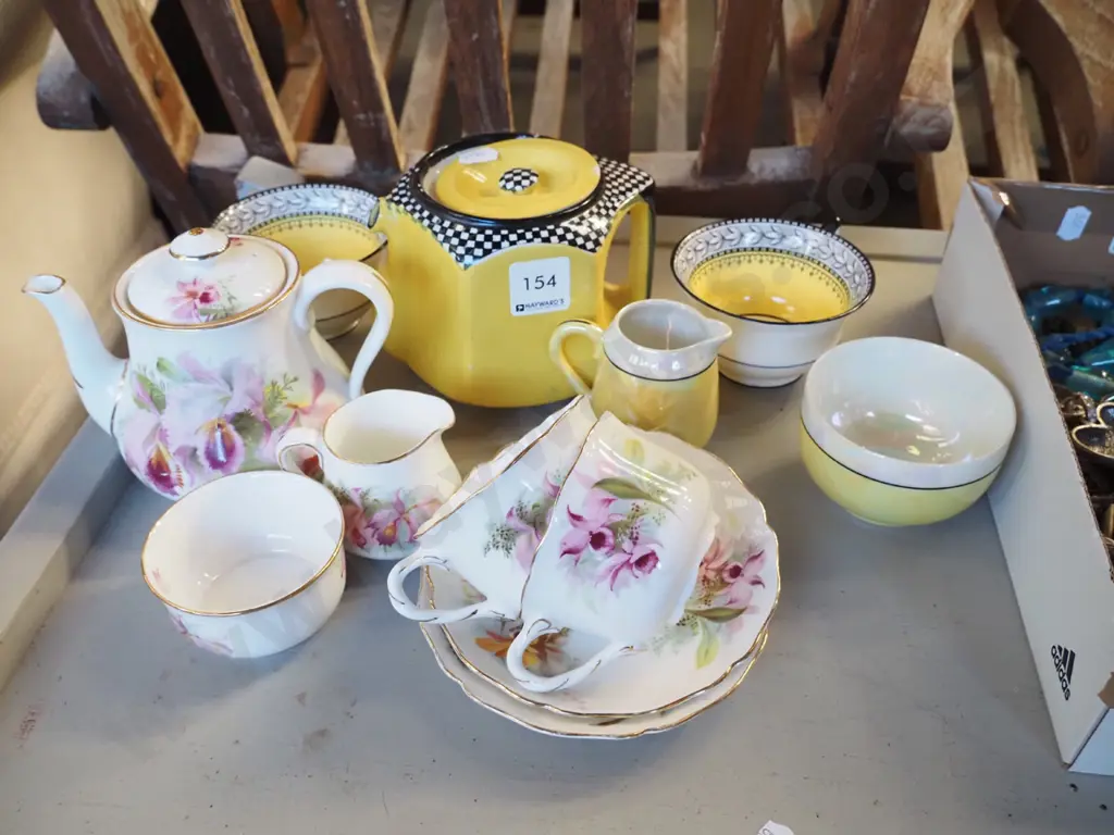 teapots, cups, saucers, creamers, sugars Image 1++