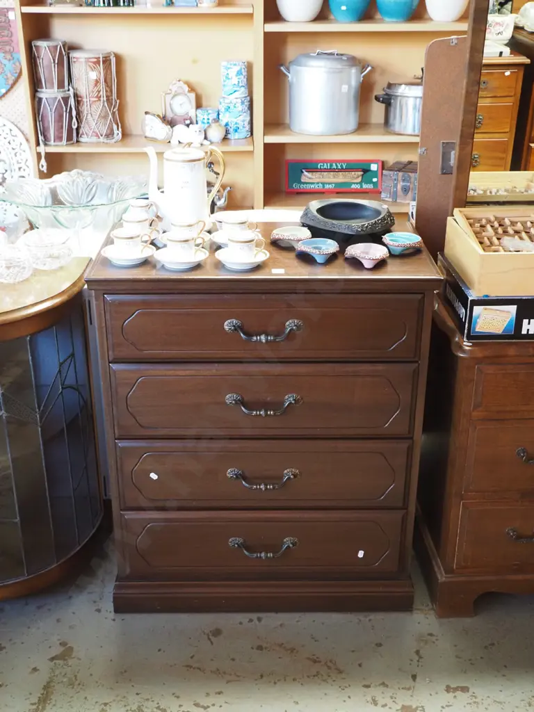mahoghany and rimu 4 drawer chest H-860 W-730 D-410 Image 1++