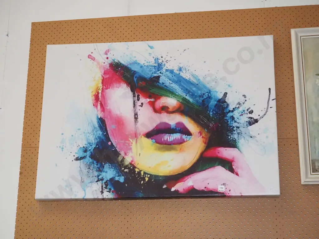 print on canvas - woman's face Image 1++