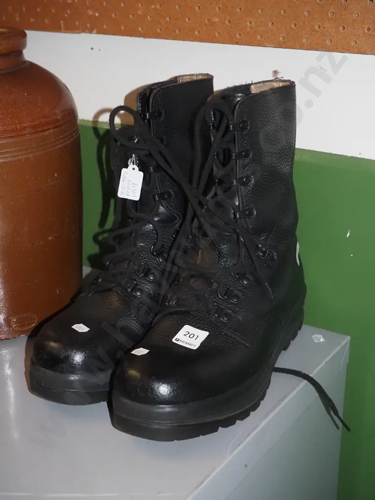 pair of Size UK9 Swiss Army boots Image 1++