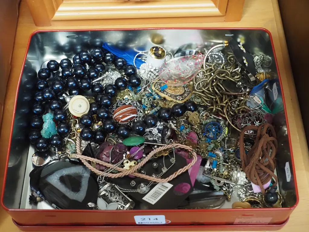 tin of costume jewellery Image 1++