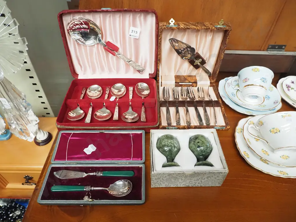 3x cased cutlery, 2x stone egg cups Image 1++