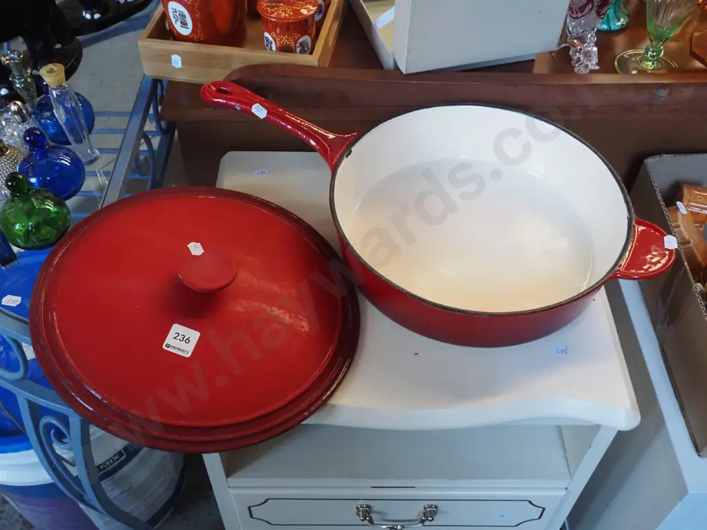 large cast iron and enamel lidded frying pan Diam-300 Image 1++
