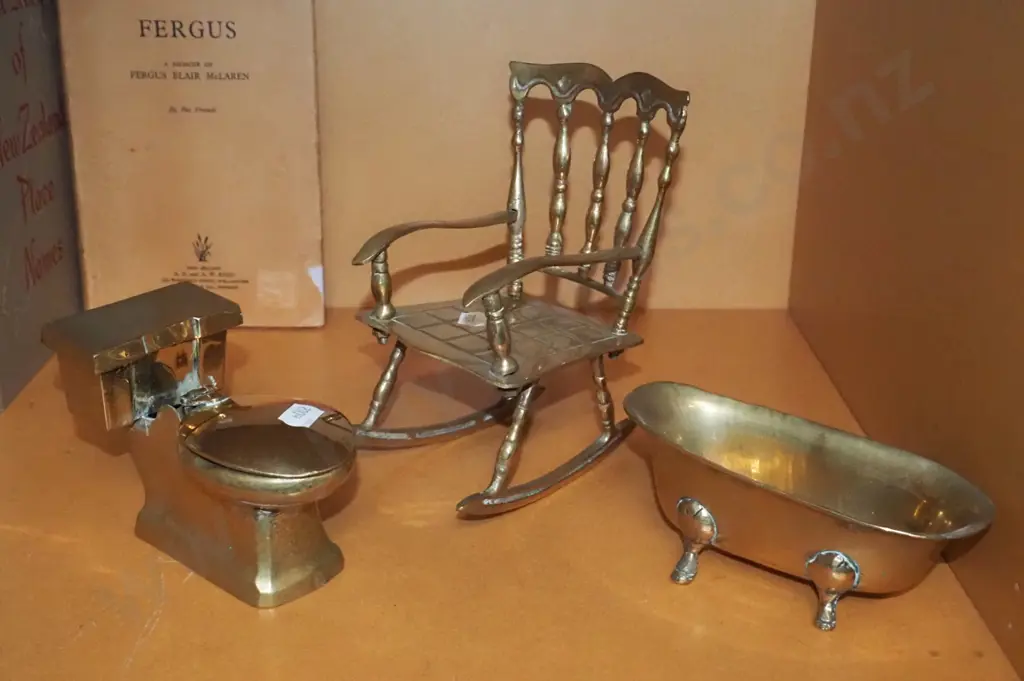 assorted brass ornaments Image 1++