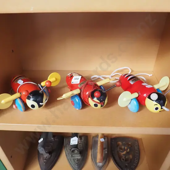 3x wooden Buzzy Bees